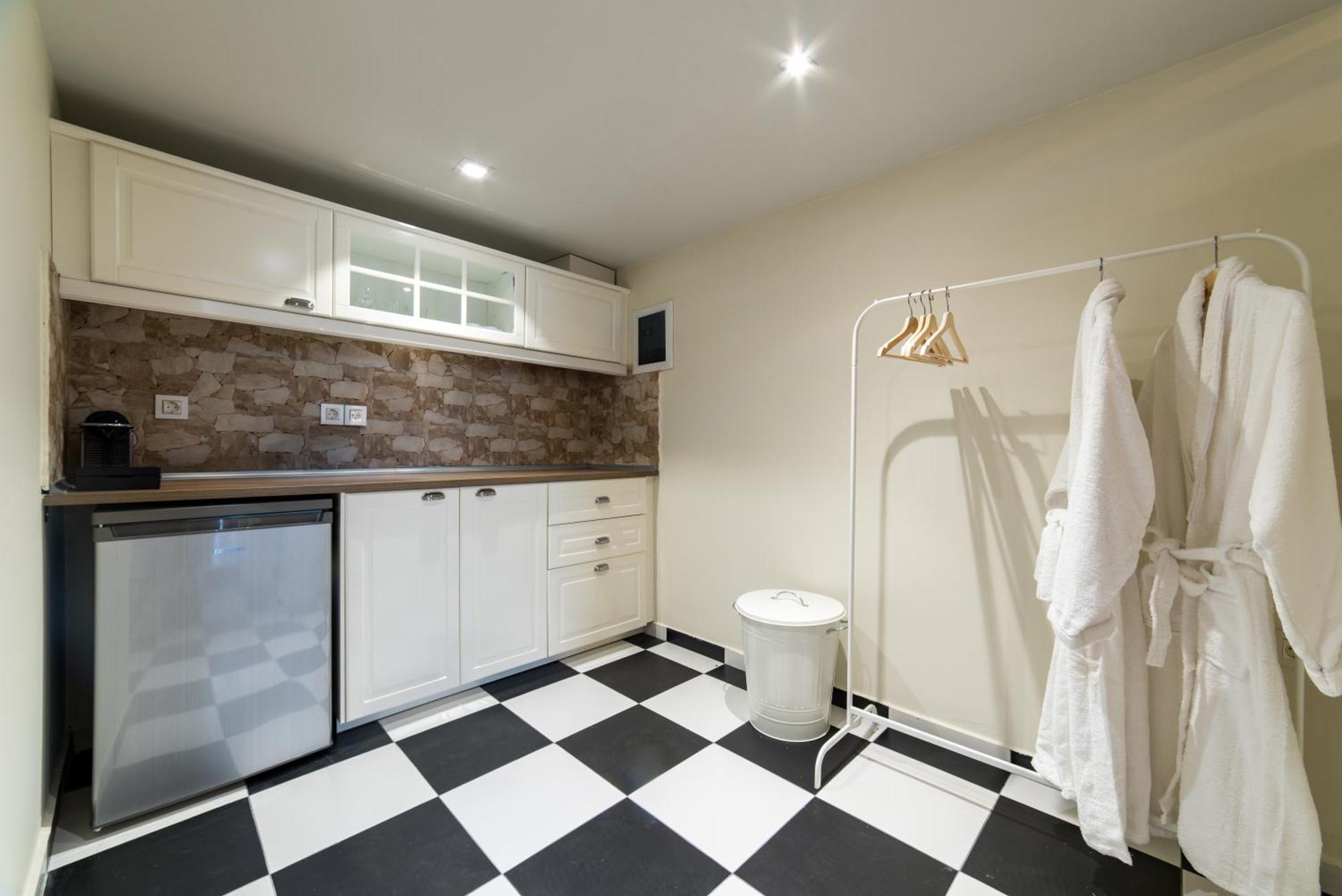 Oinoelia Luxury Suites & Residence Potos Exterior photo